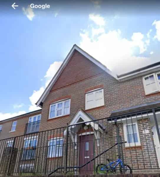 3 Bed Semi Detached House with 2 Toilets