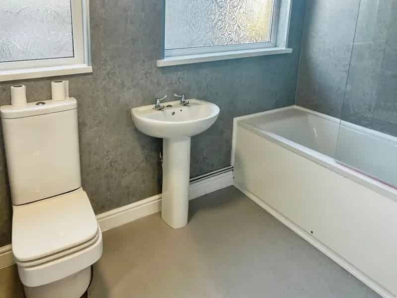 3 Bedroom Mid Terrace House for Sale