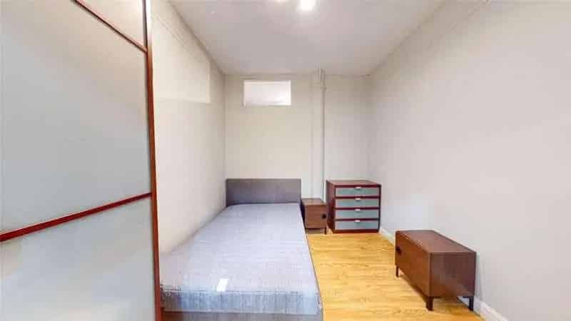 2 Bed Apartment Manchester City Centre No Chain Pool Gym