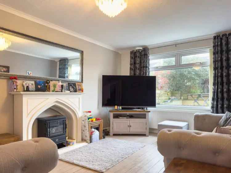 3 Bedroom Semi-Detached House with Garage Workshop Ample Parking