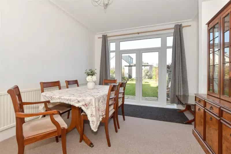 4 Bedroom Semi Detached House Hornchurch
