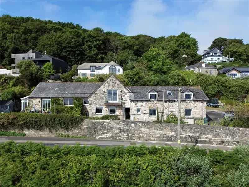 6 Bedroom Detached House with Panoramic Sea Views