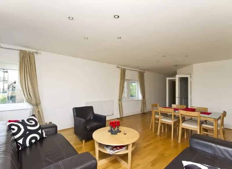 Two Double Bedroom Apartment with Gym and Porter