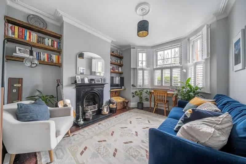 One Bedroom Maisonette High Ceilings Exposed Wooden Floors