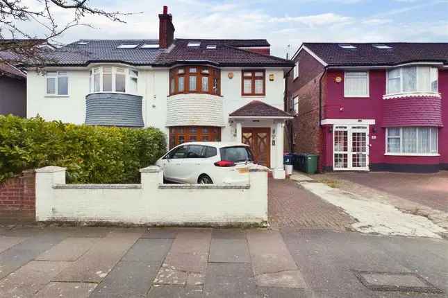 Six Bedroom Family Home Acton Central  Private Garden Off Street Parking