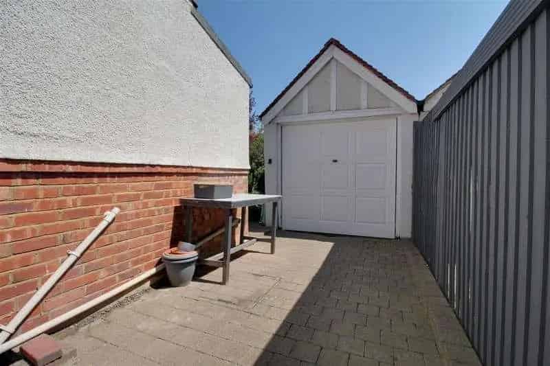 4 bed house for sale