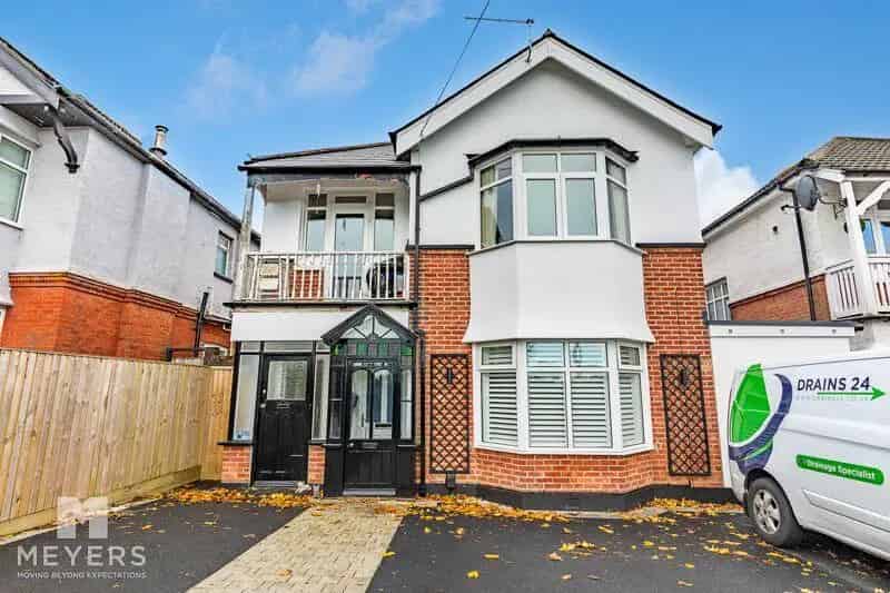 2 Bedroom Flat for Sale Chain Free Winton