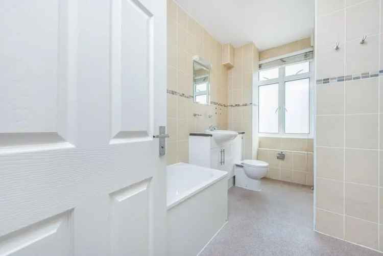 Bloomsbury Studio Apartment - Separate Kitchen & Bathroom
