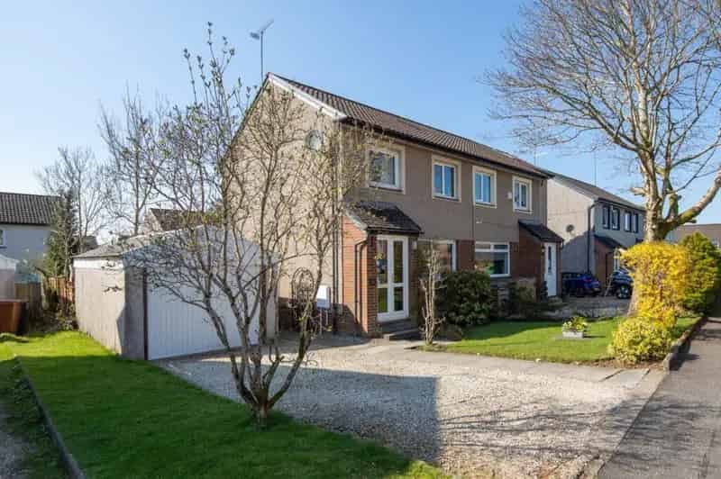 3 Bedroom Semi Detached Villa For Sale