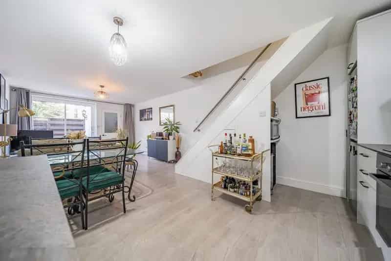 One Double Bedroom Maisonette for Sale