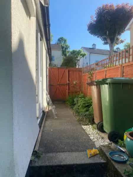 3 Bedroom Semi-Detached House Near Schools and Shops