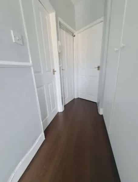Large 3 Bedroom Flat in Victorian House