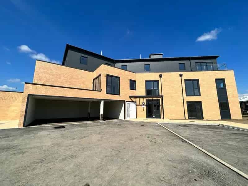 Modern Apartment near Ashford International Station