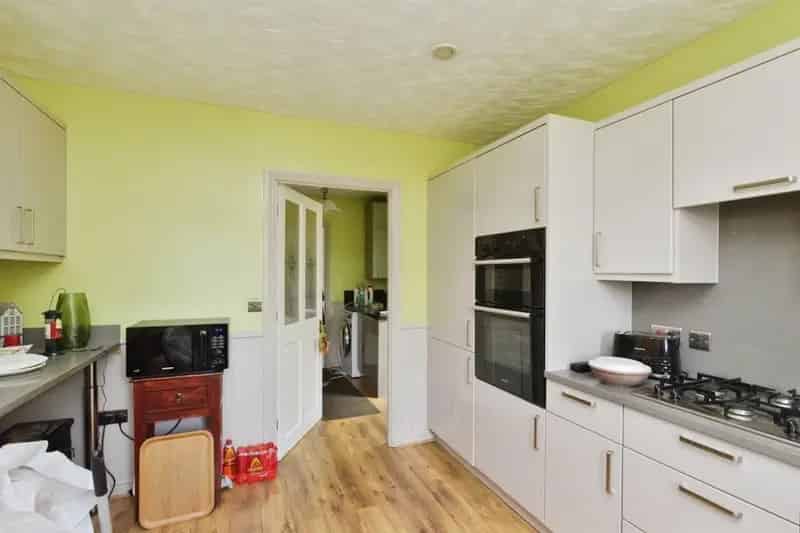 5 Bedroom Detached House Monkston Modern Kitchen Ensuite Double Garage