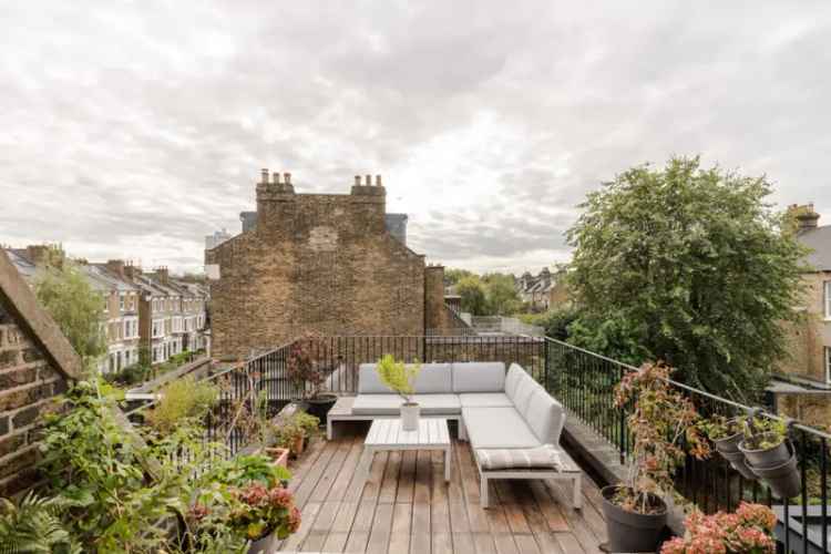 Apartment For Sale in London, England