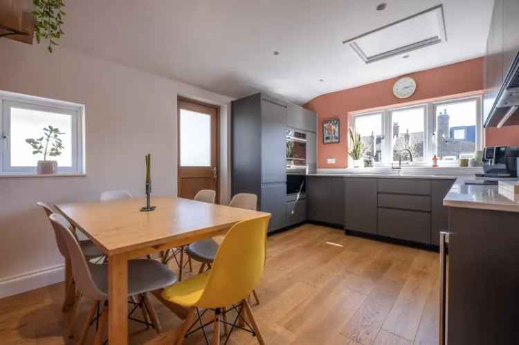 2 Bedroom Maisonette for Sale in Balham SW12