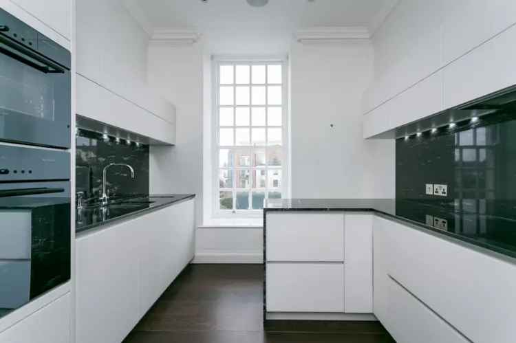 3 Bedroom Flat for Sale in Roehampton House