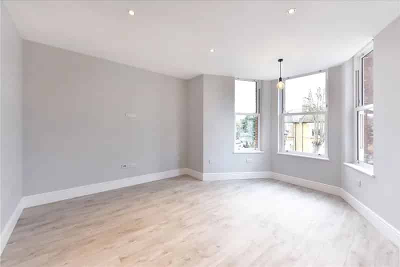 2 Bedroom Maisonette in London - Luxurious Renovation