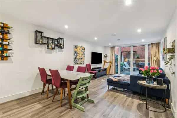 Four Bedroom Flat Gaumont Place London SW2
