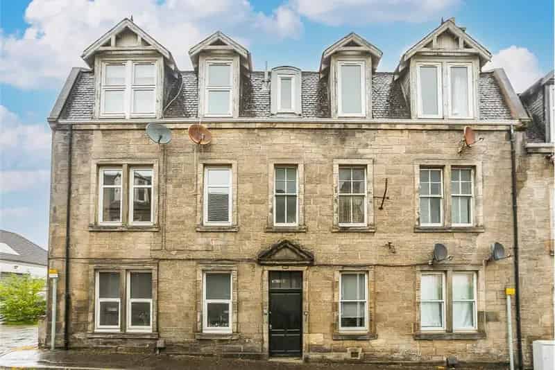 2 Bed Flat Dunfermline City Centre First Floor Apartment