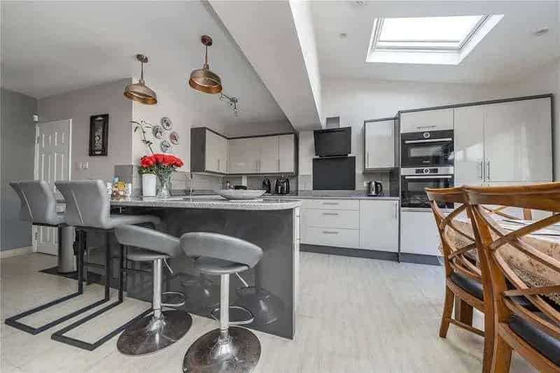 4 bed house for sale