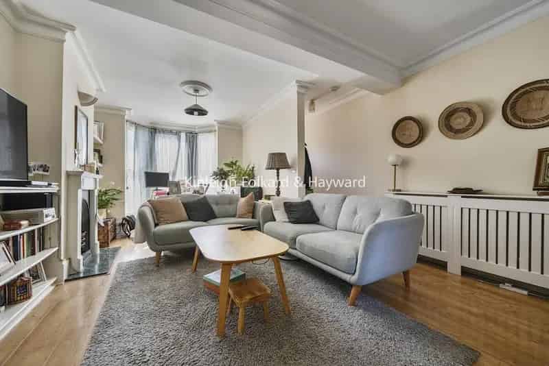 Two Bedroom Victorian Cottage with Garden