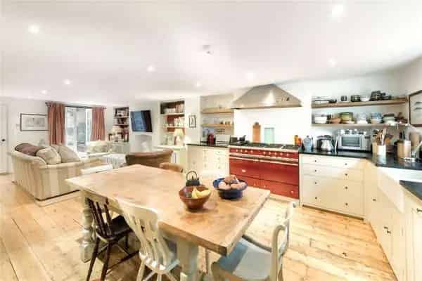 Five Bedroom Victorian Family Home with Garden and Parking