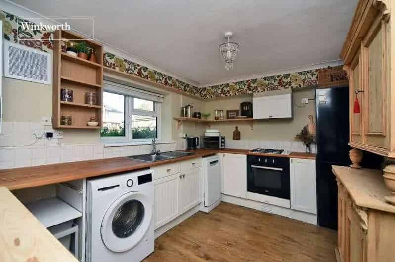 1 Bed Flat for Sale - Stylish Apartment with Parking & Potential