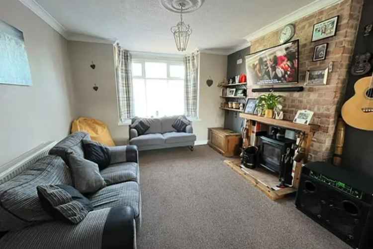 3 Bed Detached House Near Seafront