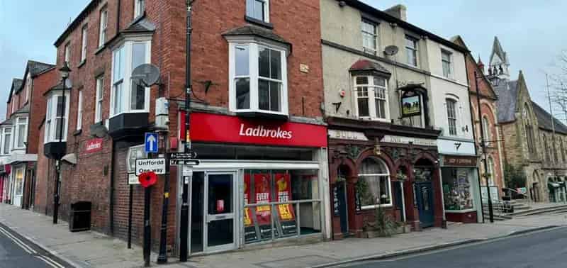 Retail Property To Let 724 sq ft
