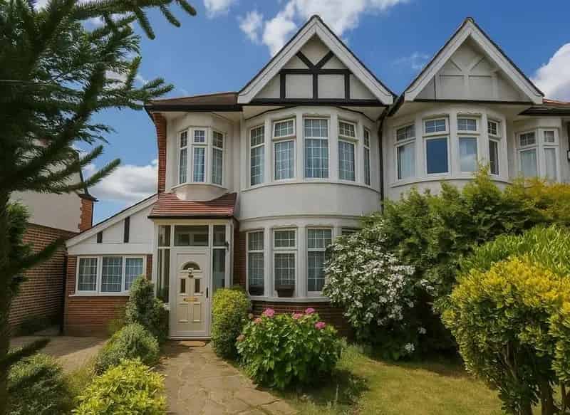Four Bedroom House Near Muswell Hill and Bounds Green
