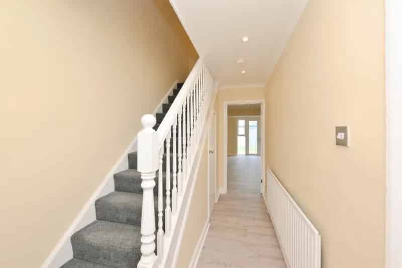 3 Bedroom House South Facing Garden Off Street Parking