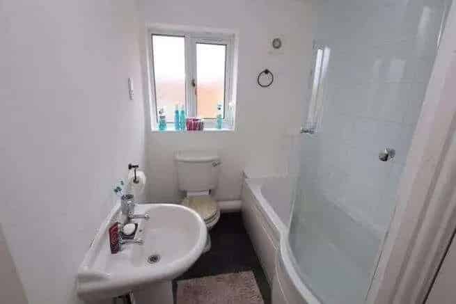 2 bed house for sale