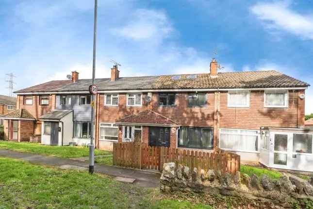 3 Bed Terraced House with Attic Room Garage and Driveway