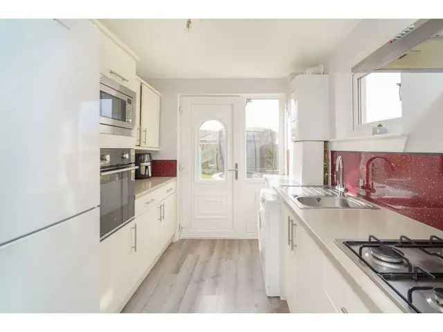 3 Bedroom Semi-Detached House for Sale East Craigs