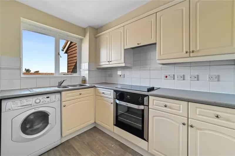 2 Bed Flat for Sale Horn Book Chain Free
