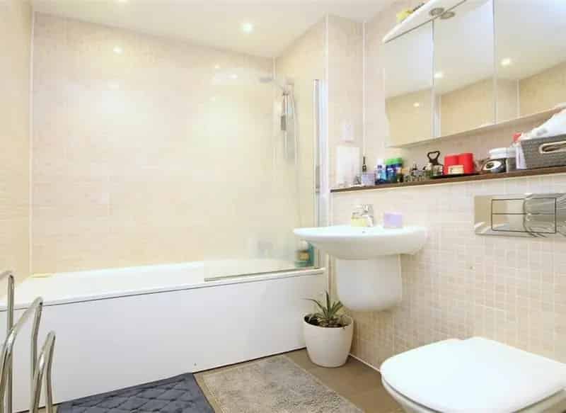 Flat For Sale , London, England