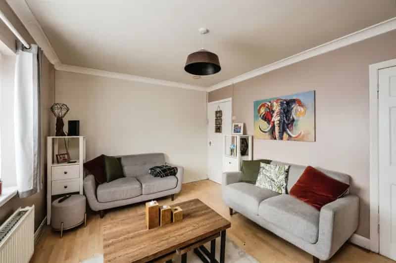 2 Bedroom Semi Detached House Townhill Swansea