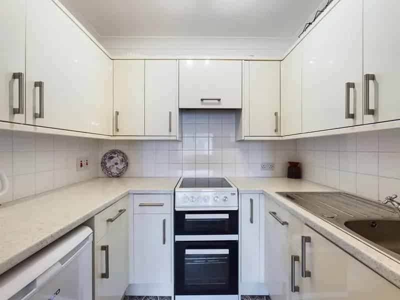 1 Bedroom Flat for Sale near Seafront