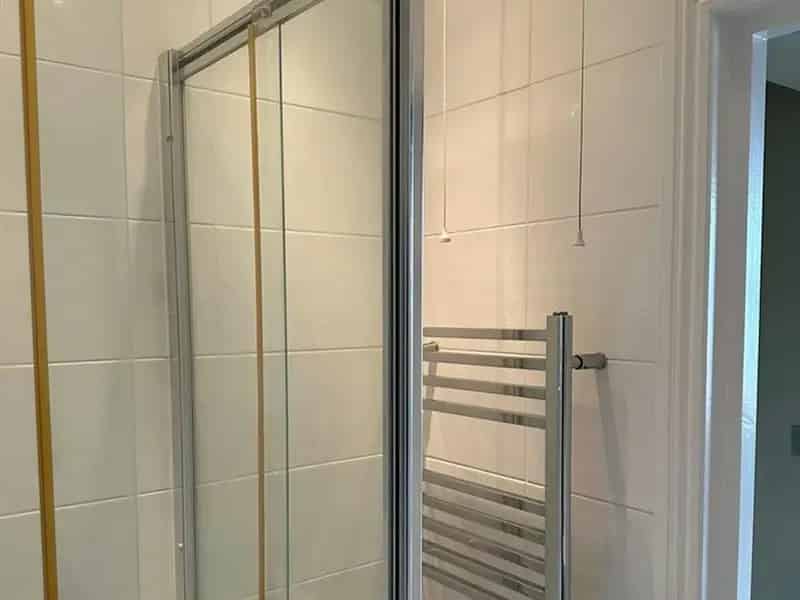 Stylish Modern One Bed Flat Near Shops and Transport
