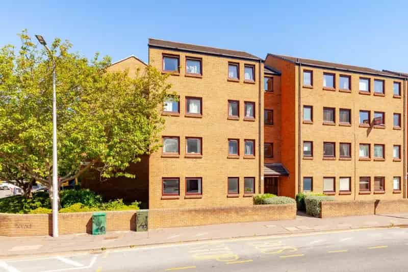 2 Bedroom Ground Floor Flat Morningside