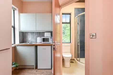 1 room room of 59 m² in Cardiff