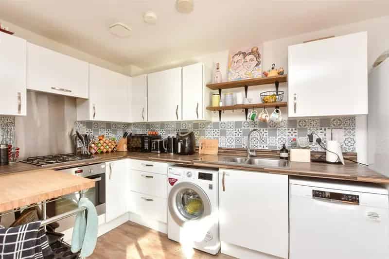 2 Bedroom Flat for Sale with Parking and Balcony