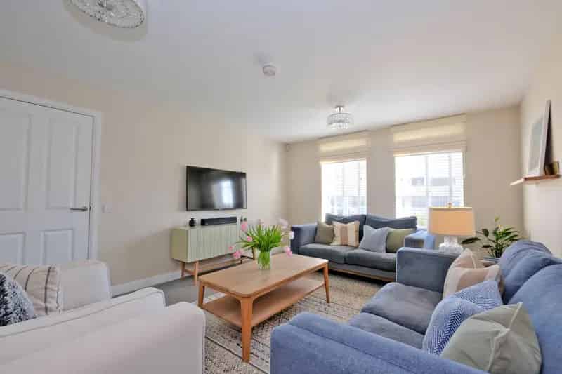 Immaculate 4-Bedroom Detached House with Double Garage