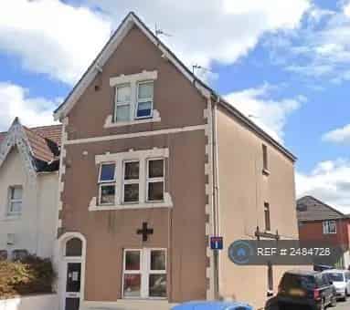 2 bedroom flat