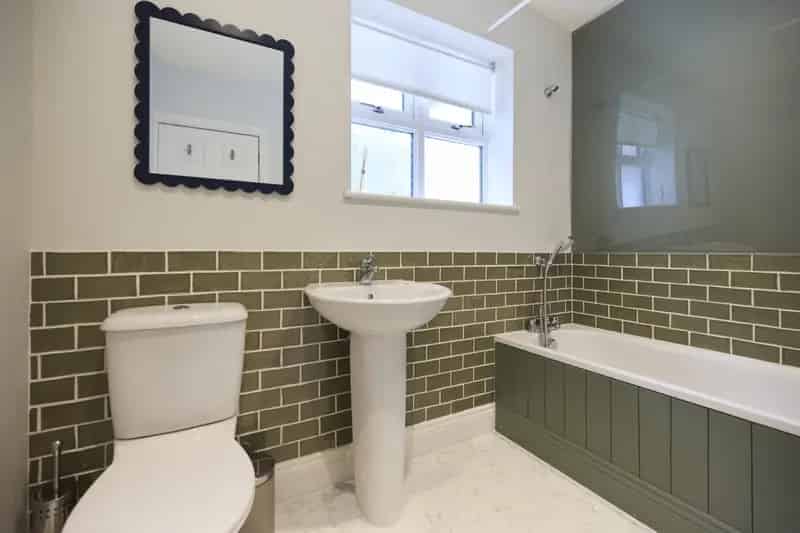 4 Bedroom Bungalow for Sale in Taplow Village