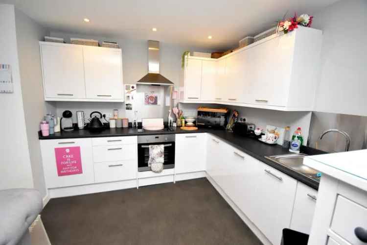 1 Bedroom Flat For Sale Near Shops And Bus Routes