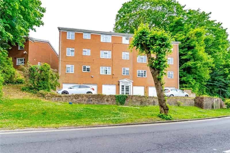 Convenient Purley Apartment Near Station Long Lease No Onward Chain