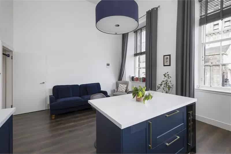 2 Bed Flat First Floor Leith Shore Area
