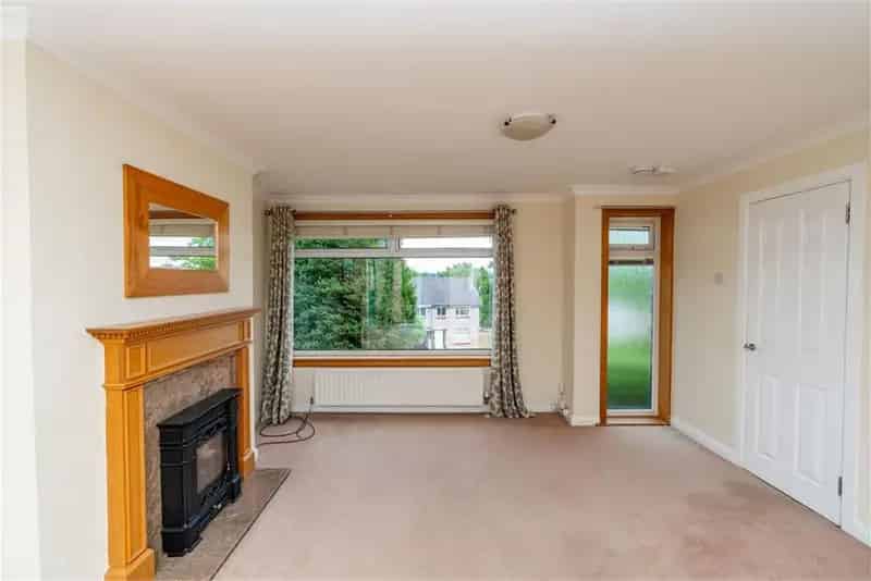 3 Bed Semi-Detached House with 2 Reception Rooms and Garage